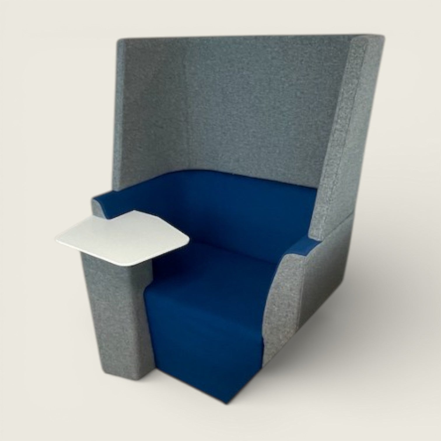 Orangebox: Grijs en blauw, weg van het bureau (AFTD) Eenpersoonsbank met hoge rugleuning: - Gerenoveerd (kopie)