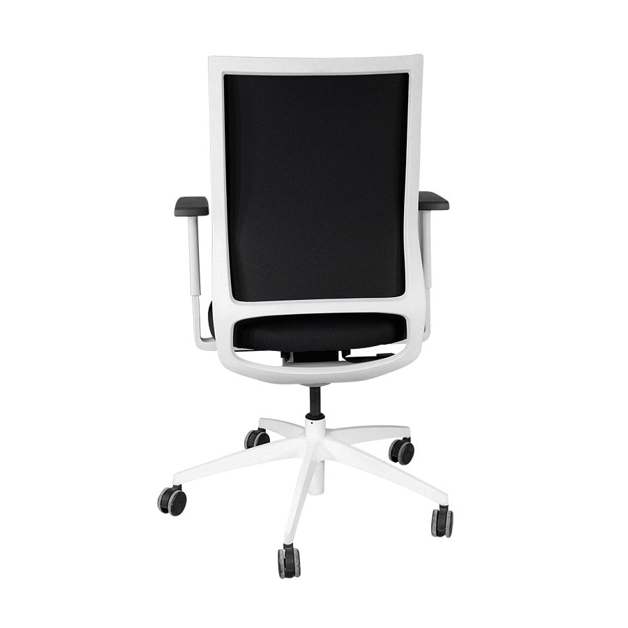 Sedus: Quarterback bureaustoel met wit frame in zwarte stof - Gerenoveerd