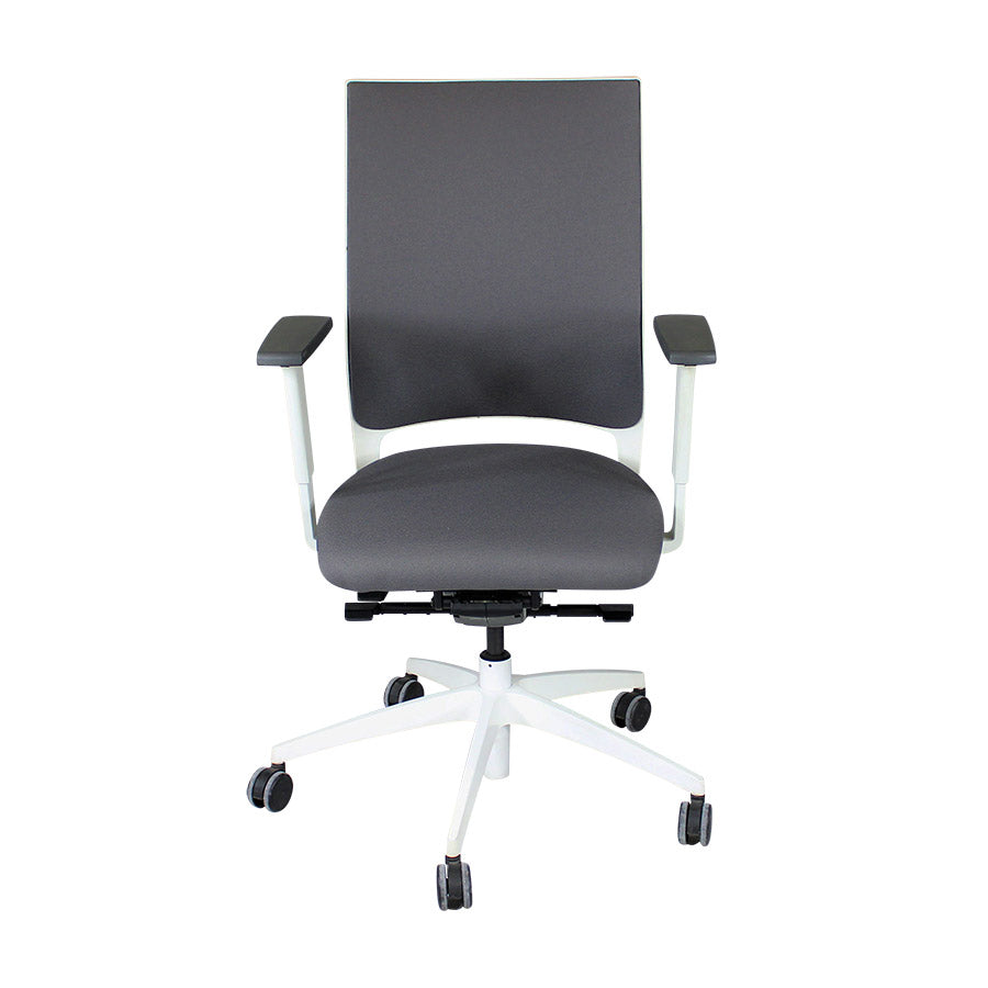 Sedus: Quarterback bureaustoel met wit frame in grijze stof - Gerenoveerd