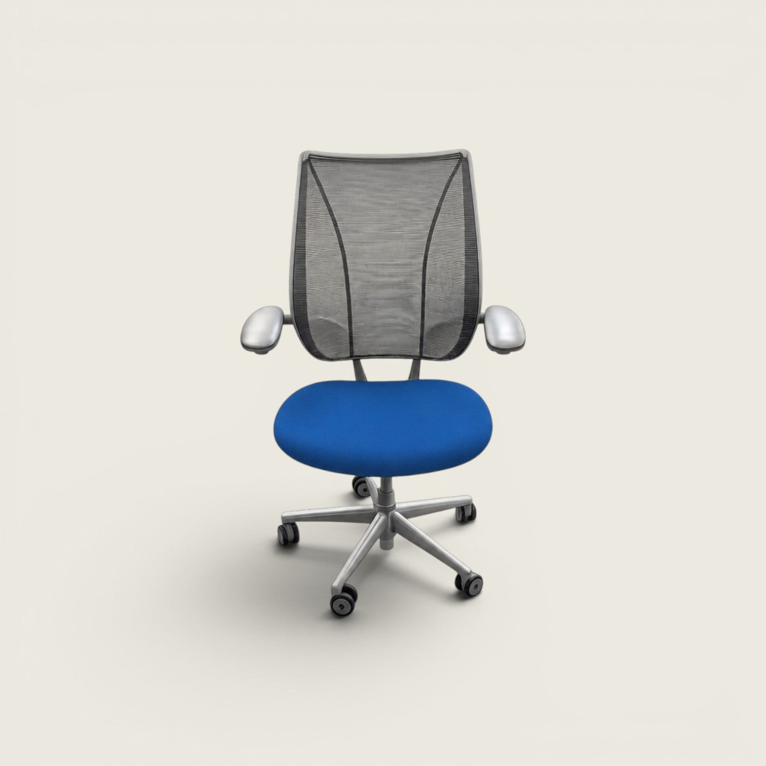 <tc>Humanscale</tc>: <tc>Liberty</tc> Bureaustoel in zwarte stof - gerenoveerd