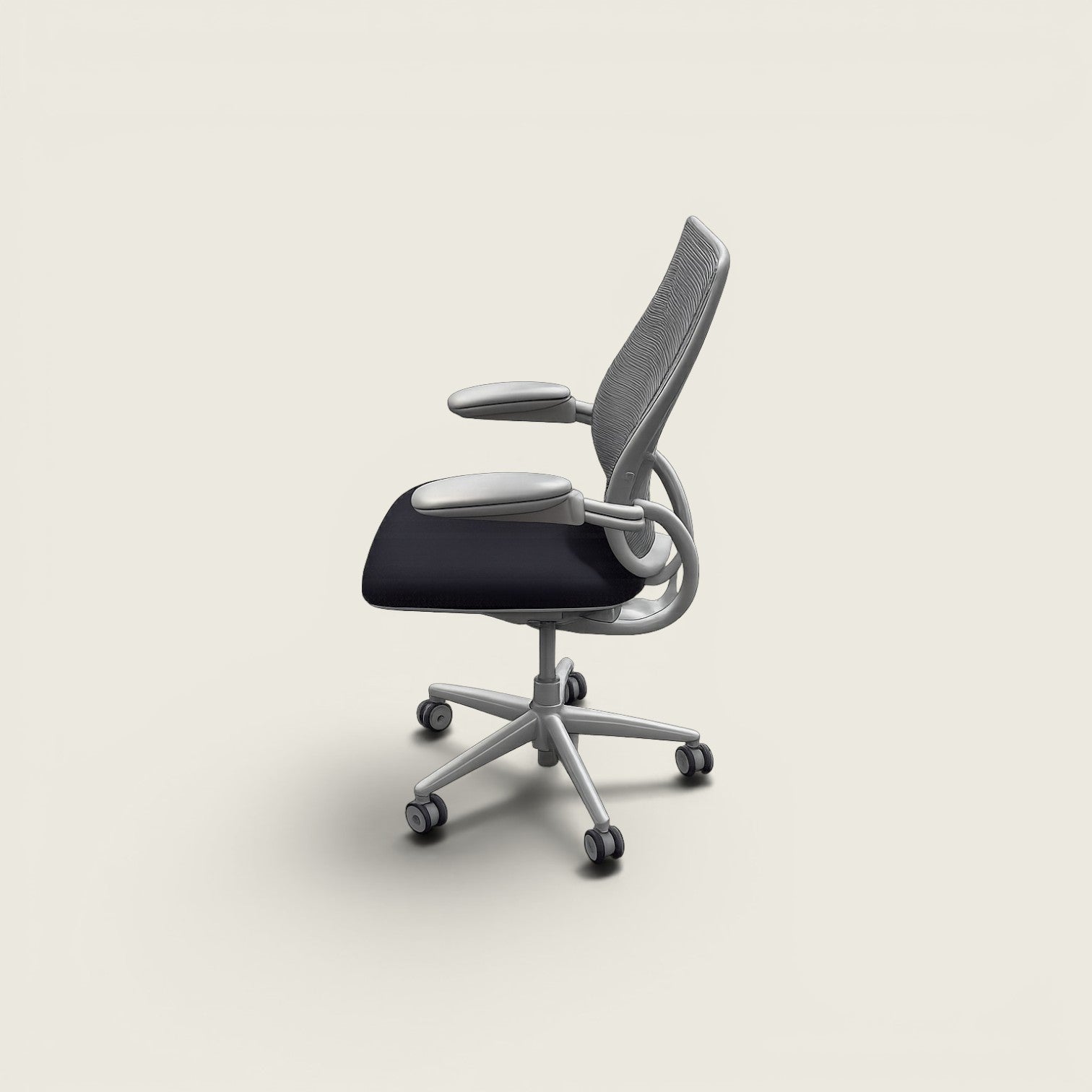 <tc>Humanscale</tc>: <tc>Liberty</tc> Bureaustoel in zwarte stof - gerenoveerd