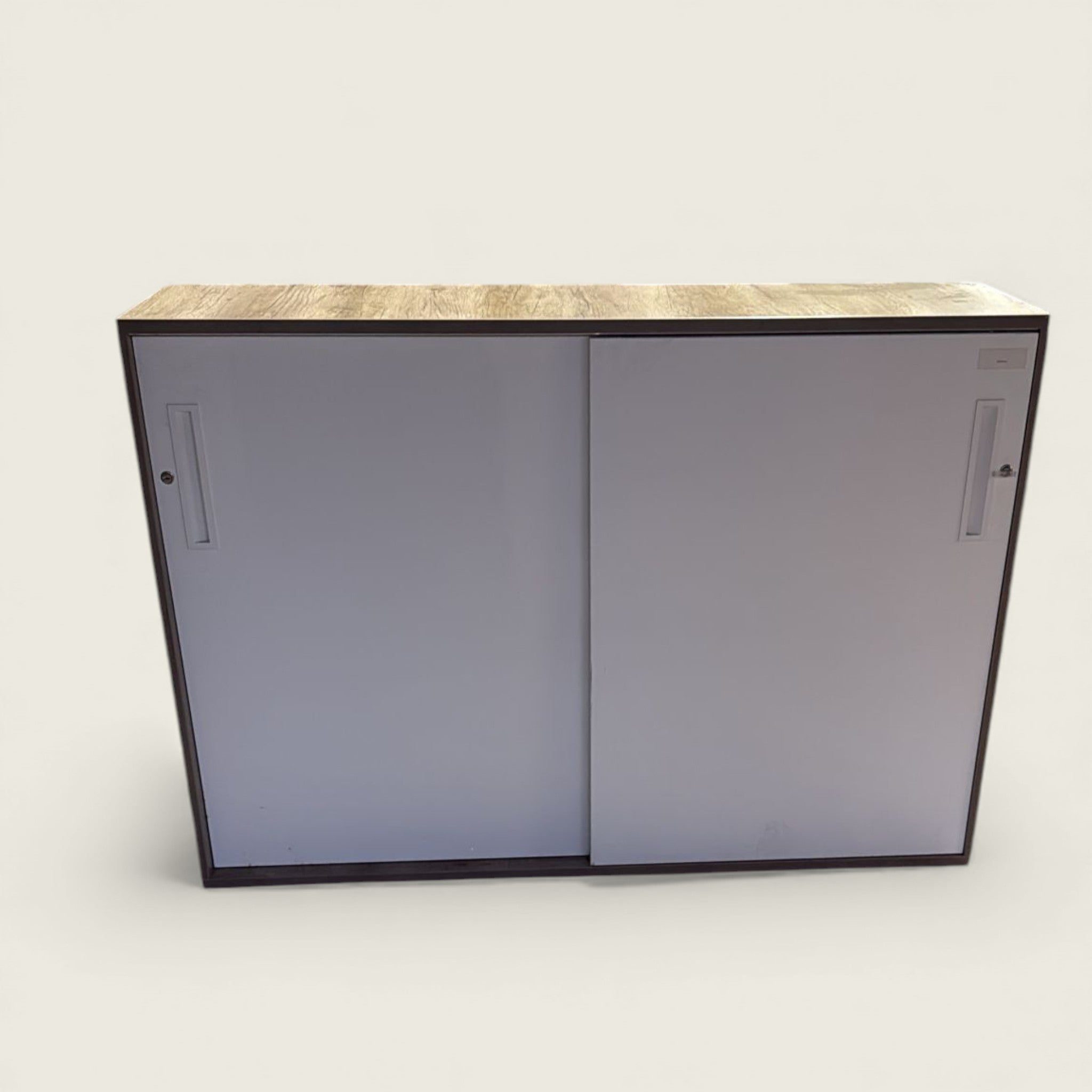 <tc>Senator</tc>: Witte dressoir met front - gerenoveerd