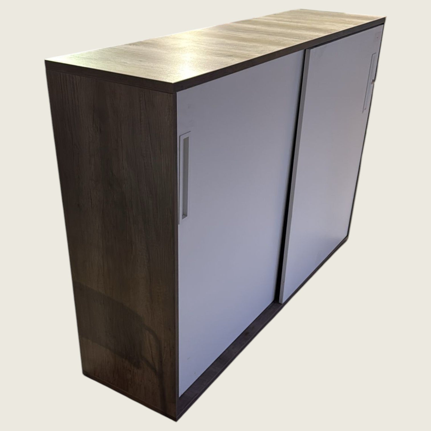 <tc>Senator</tc>: Witte dressoir met front - gerenoveerd