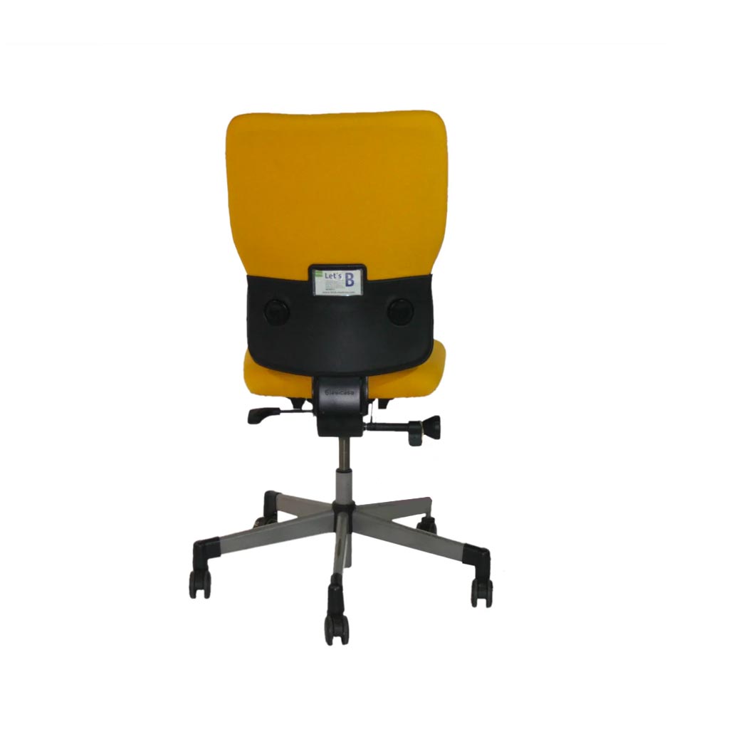 Steelcase: Lets B - Bureaustoel met hoge rugleuning in gele stof zonder armleuningen - Gerenoveerd