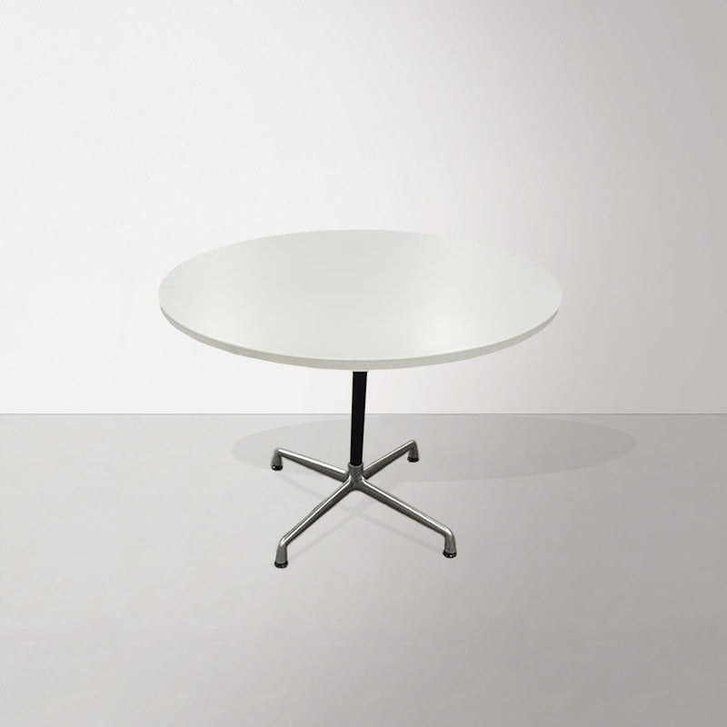 Vitra: Eames-tafel - Gerenoveerd