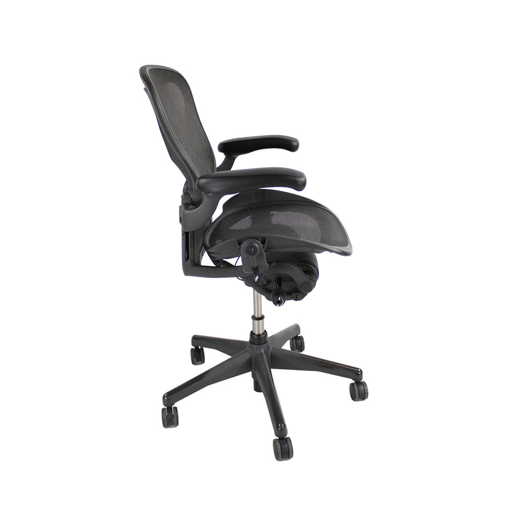 Herman Miller: Aeron - Maat B - Full House (grafiet) - Gerenoveerd